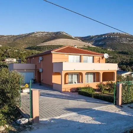 Semesterbostad Villa Olea