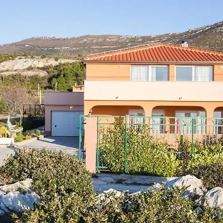 Semesterbostad Villa Olea *