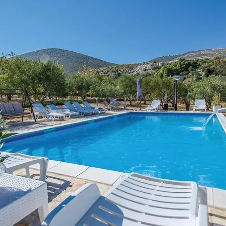 Casa de Férias Villa Olea Kaštel Novi